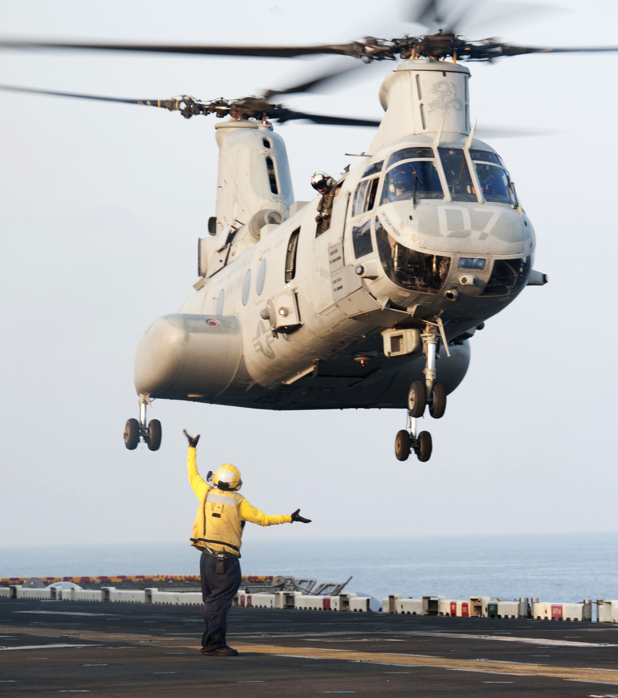 Ch 46E Sea Knight Helicopter Assigned To Marine Medium Helicopter Squadron 268 Military