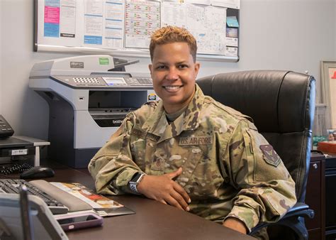 Dover S In Service Recruiter Provides Alternative To Active Duty