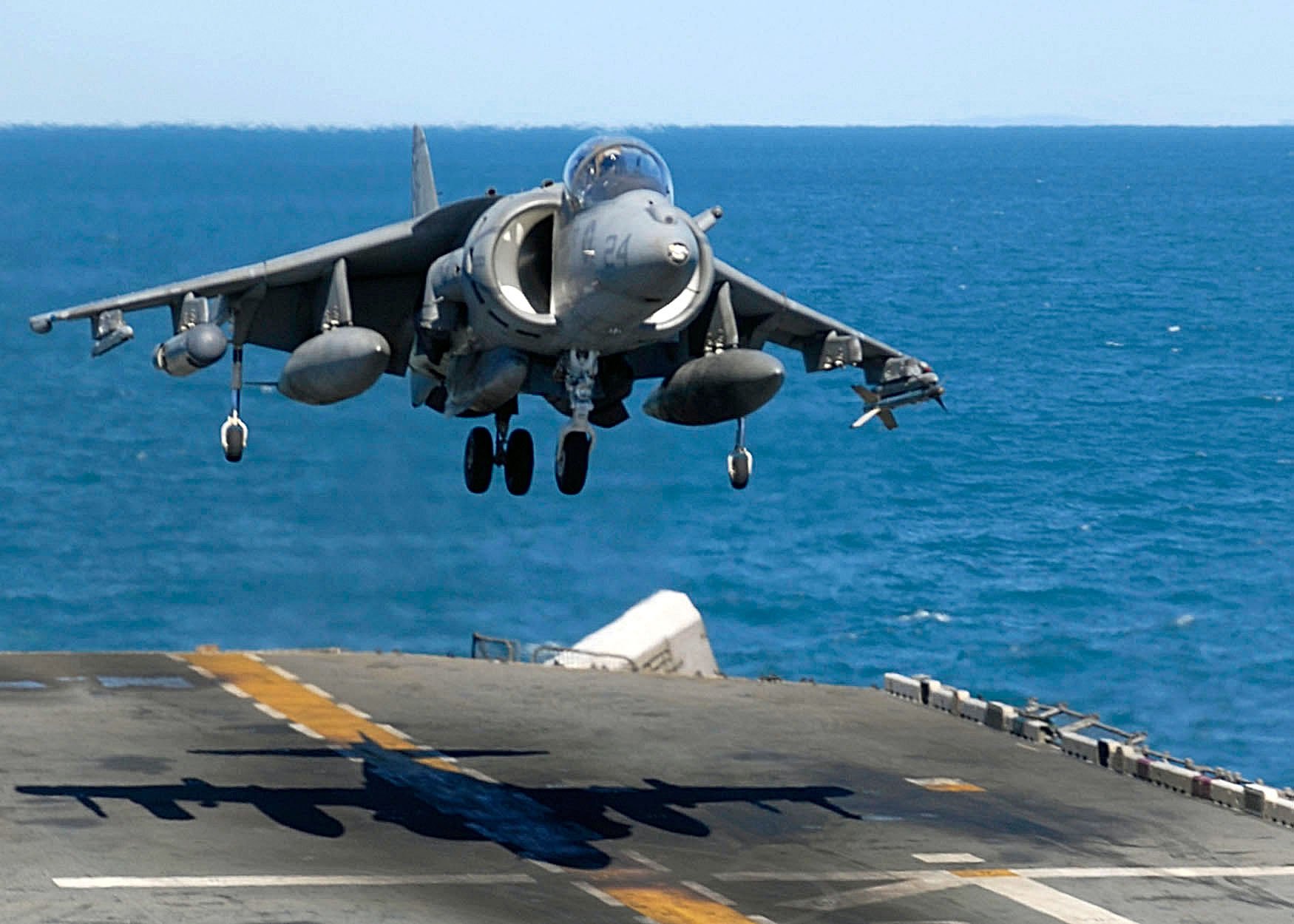 Mcdonnell Douglas Tav 8B Harrier Ii Fighter Jet