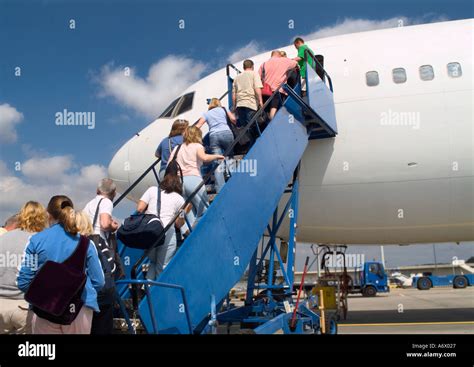 Passengers Boarding Plane Hi Res Stock Photography And Images Alamy