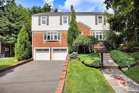 Teaneck Nj Real Estate Teaneck Homes For Sale Realtor Com