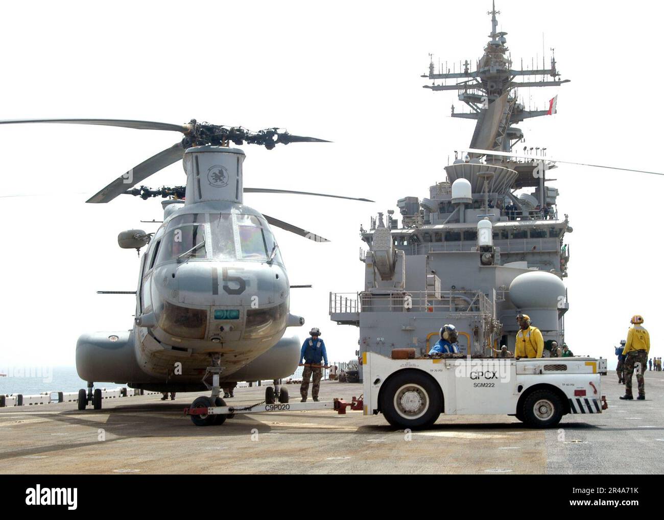 Us Navy A Ch 46 Sea Knight Helicopter Assigned To The Fighting Griffins Of Marine Helicopter